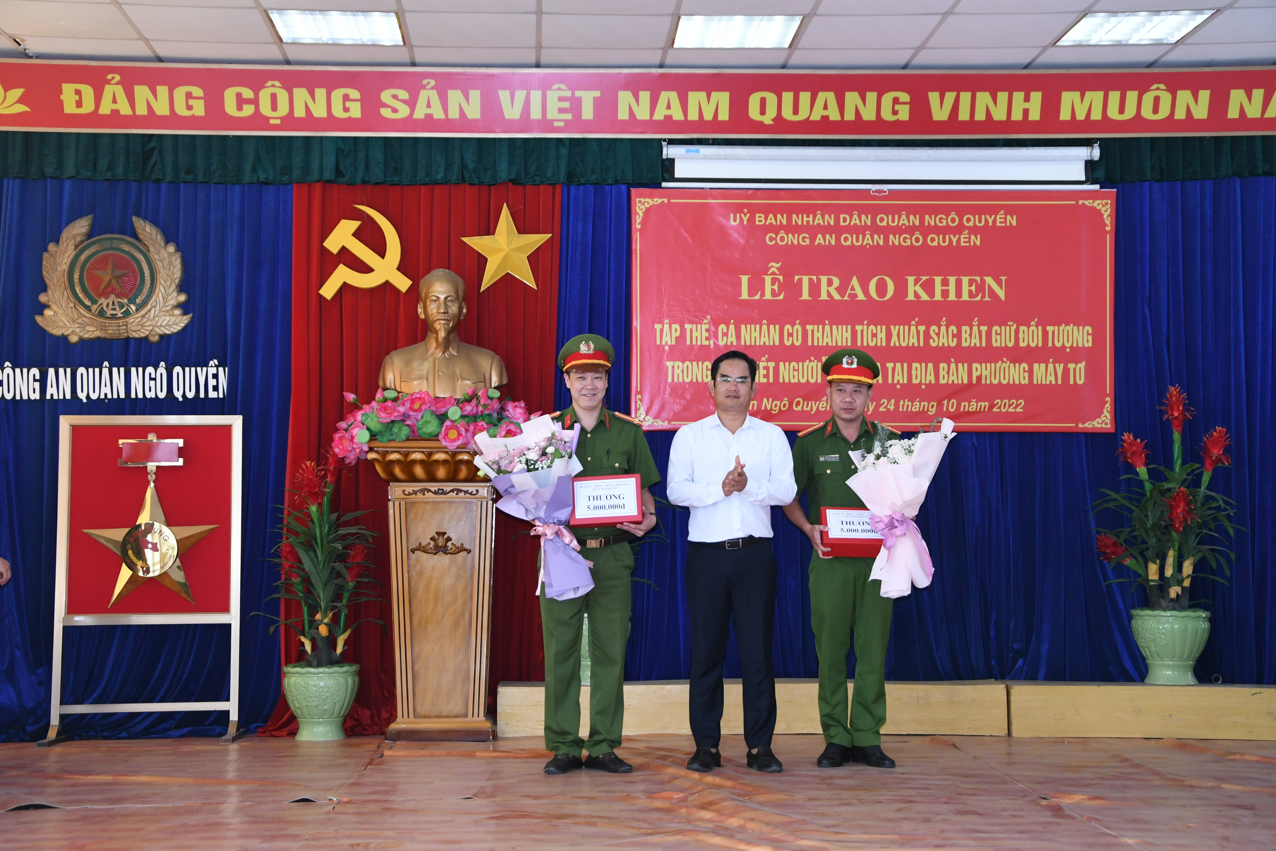 Quận Ngô Quyền khen thưởng các tập thể và cá nhân Công an quận lập công xuất sắc